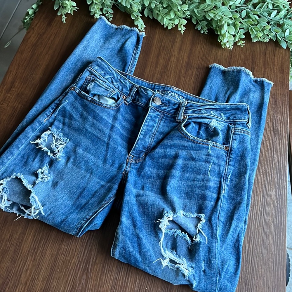 American eagle Tom girl stretch distressed denim jeans flattering cute denim